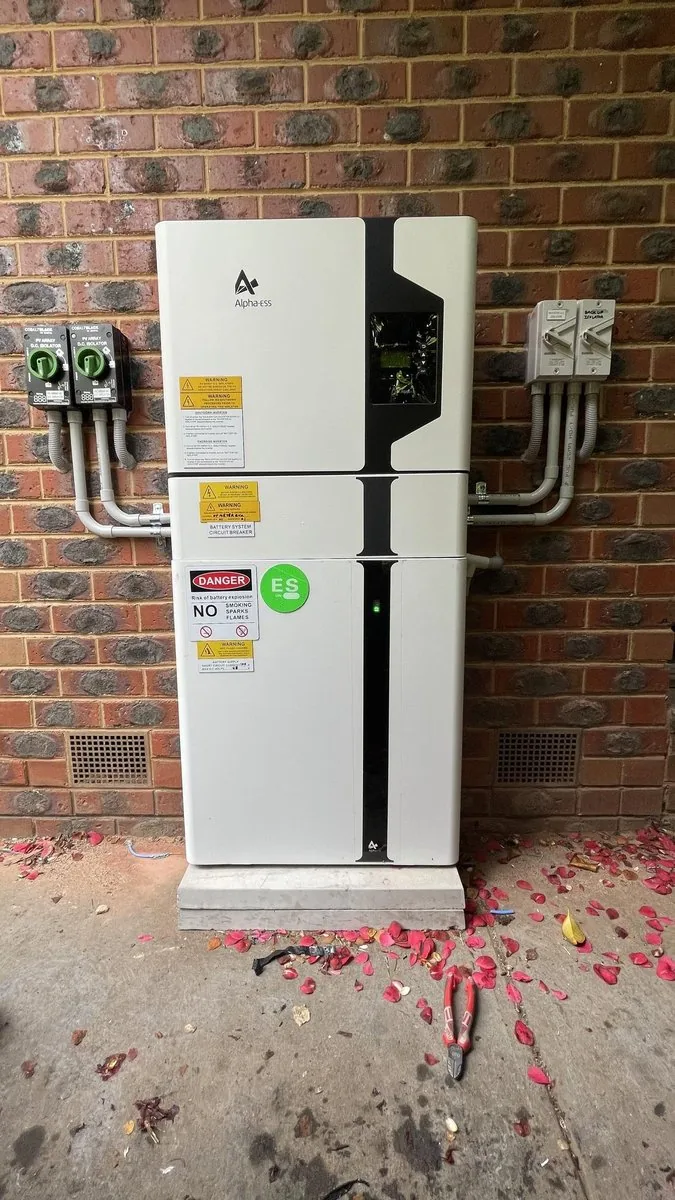 Compact Residential Battery Storage Retrofit in Essendon, VIC